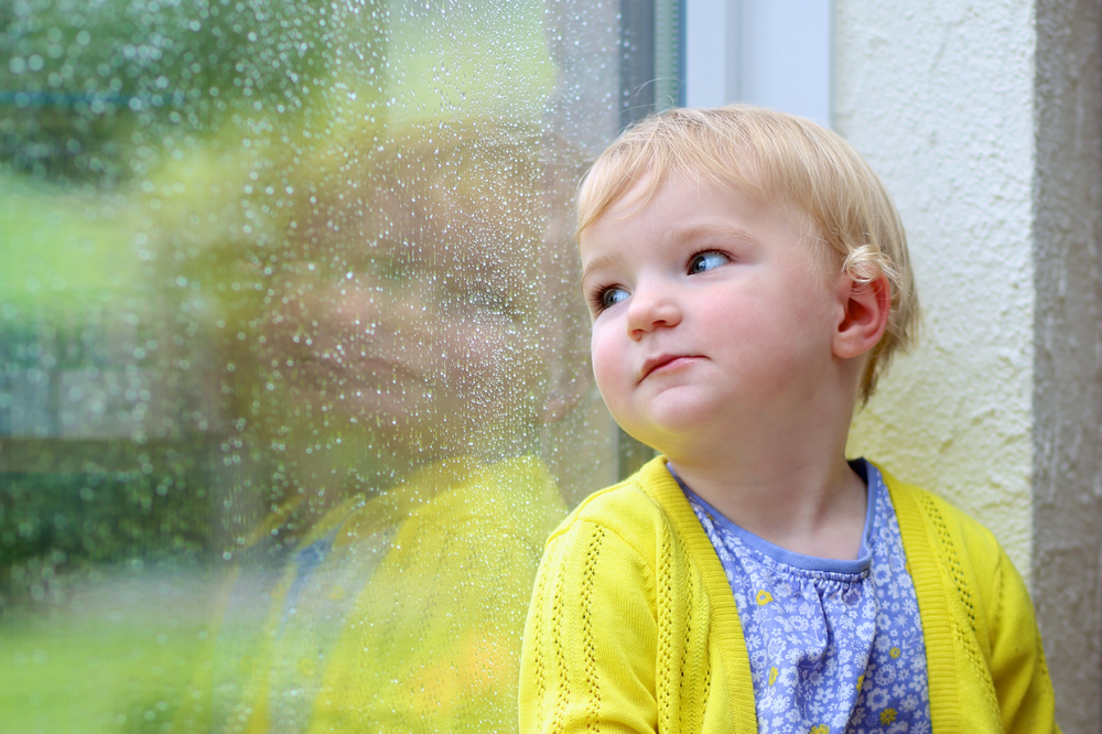 子供 雨