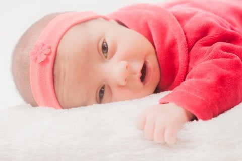赤ちゃん新生児 顔 うつぶせ