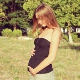 妊娠初期 女性 妊婦 公園