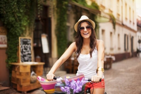 女性 笑顔 自転車 楽しい