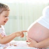 妊婦 妊娠9か月 女の子4歳 笑顔