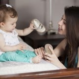 赤ちゃん 靴 ファーストシューズ 女性 母親