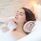 女性 お風呂 入浴
