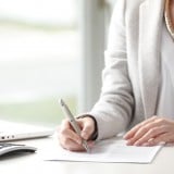 女性 書類 手続き