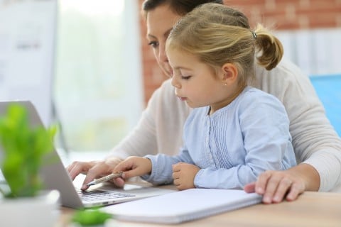 女性 子供 女の子 パソコン 調査
