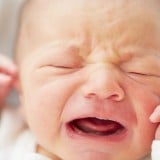赤ちゃん 新生児 泣く 涙