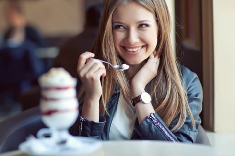 女性 食事 楽しい