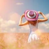 女性 ストレス発散 元気 解放 外 太陽 リラックス お出かけ