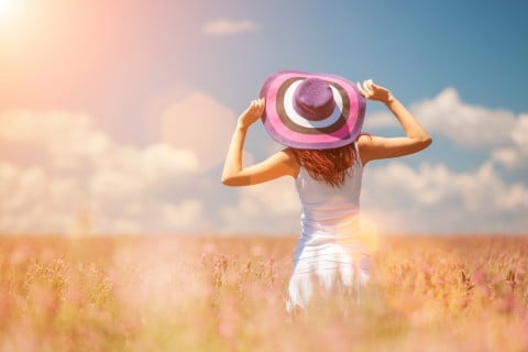 女性 ストレス発散 元気 解放 外 太陽 リラックス お出かけ