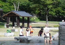 要出典 宝ヶ池公園 子どもの楽園 じゃぶじゃぶ池