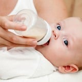 哺乳瓶 ミルク 育児 赤ちゃん