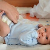 赤ちゃん 新生児 おむつ オムツ替え