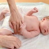 赤ちゃん お腹 体調 ベッド おむつ