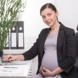 妊婦 仕事 職場 デスク 妊娠中 ビジネス