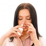薬 点鼻薬 吸引 女性 使い方