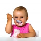 赤ちゃん ヨーグルト 食べる 離乳食 食事 スプーン