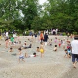 要出典 じゃぶじゃぶ池 国営みちのく杜の湖畔公園 わらすこひろば(じゃぶじゃぶ池)