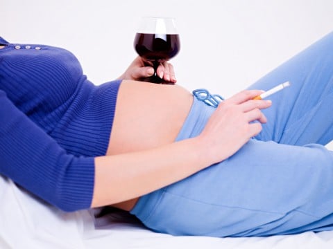 妊婦 不健康 タバコ 酒 飲酒 喫煙
