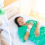点滴 女性 妊婦 入院 治療 ベッド 病院