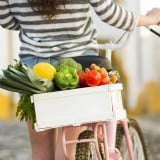 ママ 女性 自転車 買い物 ショッピング 野菜 食材