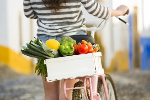 ママ 女性 自転車 買い物 ショッピング 野菜 食材