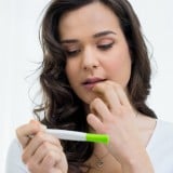 女性 妊娠検査薬 驚き