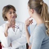 女性 婦人科 医師 受診 診察