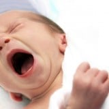 新生児 赤ちゃん 泣く