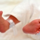 新生児 かかと 病院