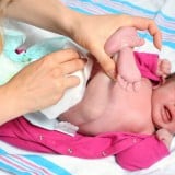 新生児 赤ちゃん おむつ お世話