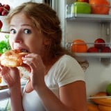 女性 食欲 冷蔵庫 食べる