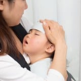 子供 発熱 抱っこ 母親