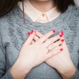 女性 胸 痛み 張り 心配