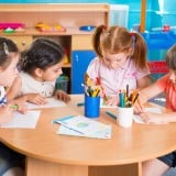 保育園 子供 机 学習