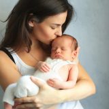 新生児 抱っこ 赤ちゃん
