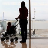 ベビーカー 飛行機 空港 旅行 出発