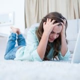 女性 パソコン 調べる 困る 悩み