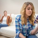 反抗期 女の子 10代 親子 けんか 無視