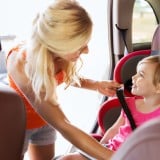 子供 ジュニアシート 車 お出かけ ママ
