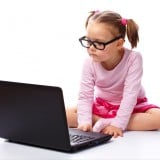 勉強 女の子 パソコン メガネ