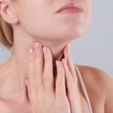 女性 喉 甲状腺