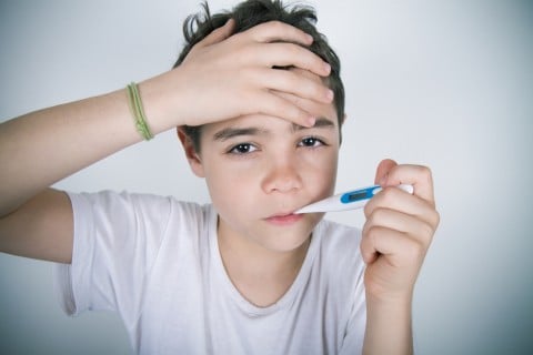 子供 男の子 発熱 体温計