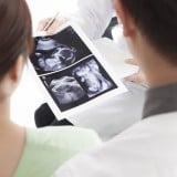 エコー 写真 夫婦 胎児 赤ちゃん 妊婦