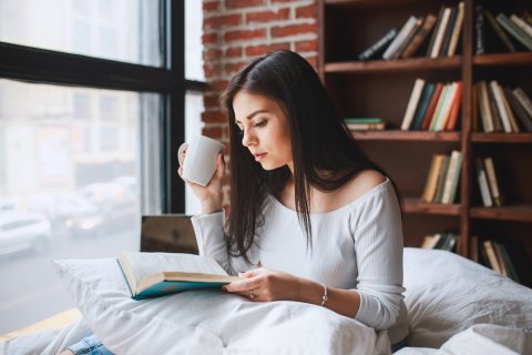 本 読書 女性 雑誌 休憩 ひといき