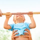 鉄棒 公園 運動 男の子