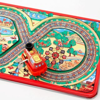 要出典 ブリキのおもちゃ 遊園地を走るブリキの汽車 八の字レール付き