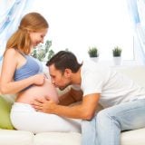 妊婦 初産 カップル 夫婦 キス