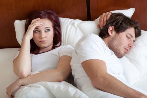 夫婦 カップル ベッド 不妊