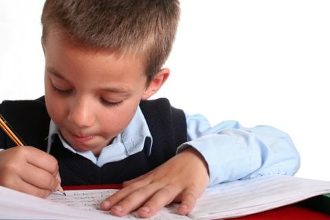 男の子 小学生 ノート 勉強 宿題 書き取り