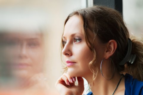 女性 母親 1人